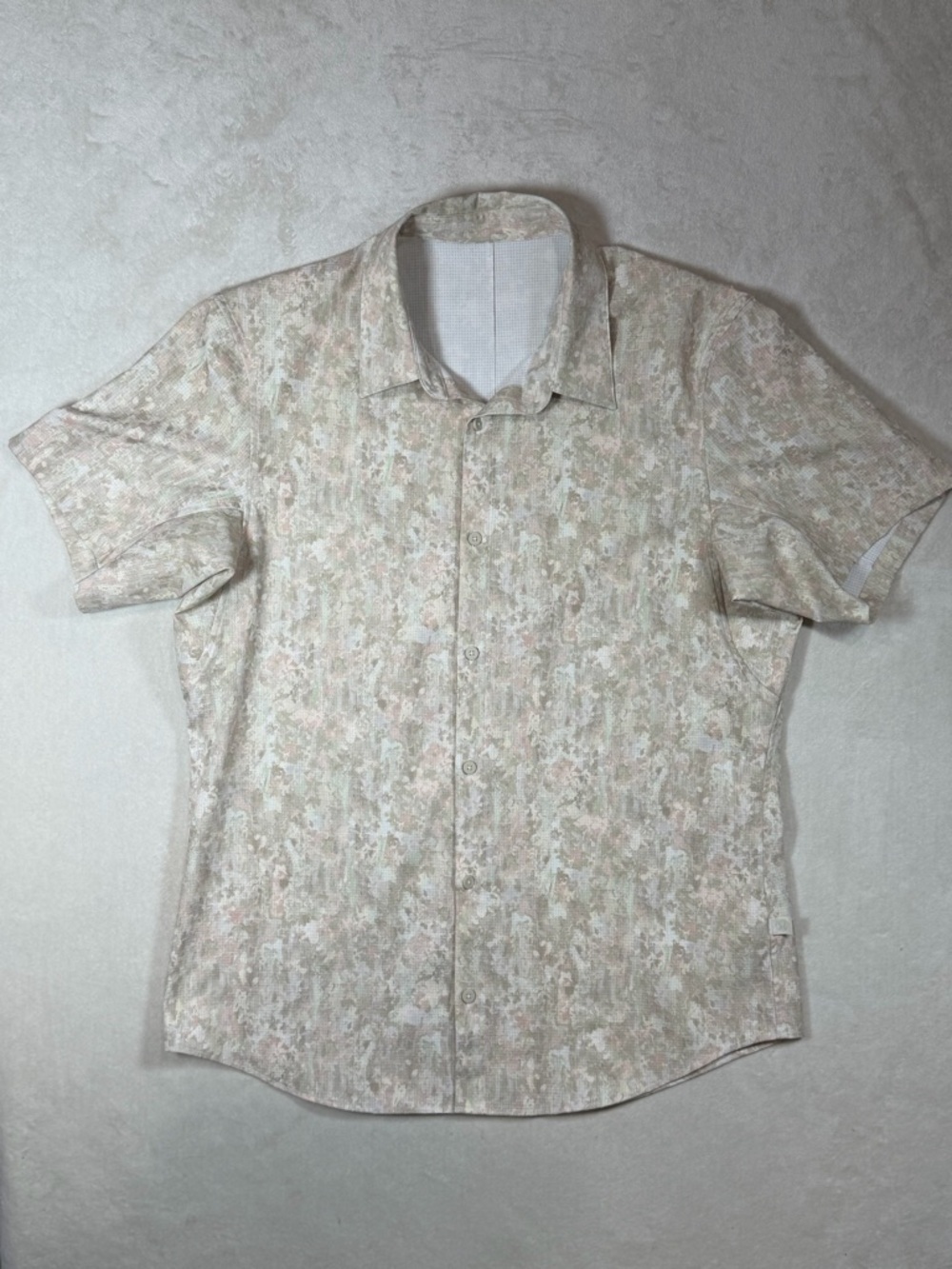 lululemon athletica Airing Easy Short-Sleeve Shirt Beige Floral Technical Shirt